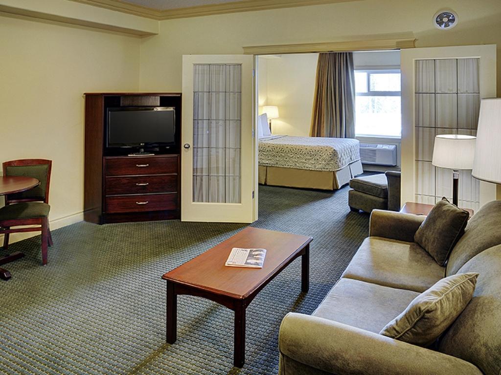 Chateau Nova Hotel Fort Mcmurray Pokój zdjęcie