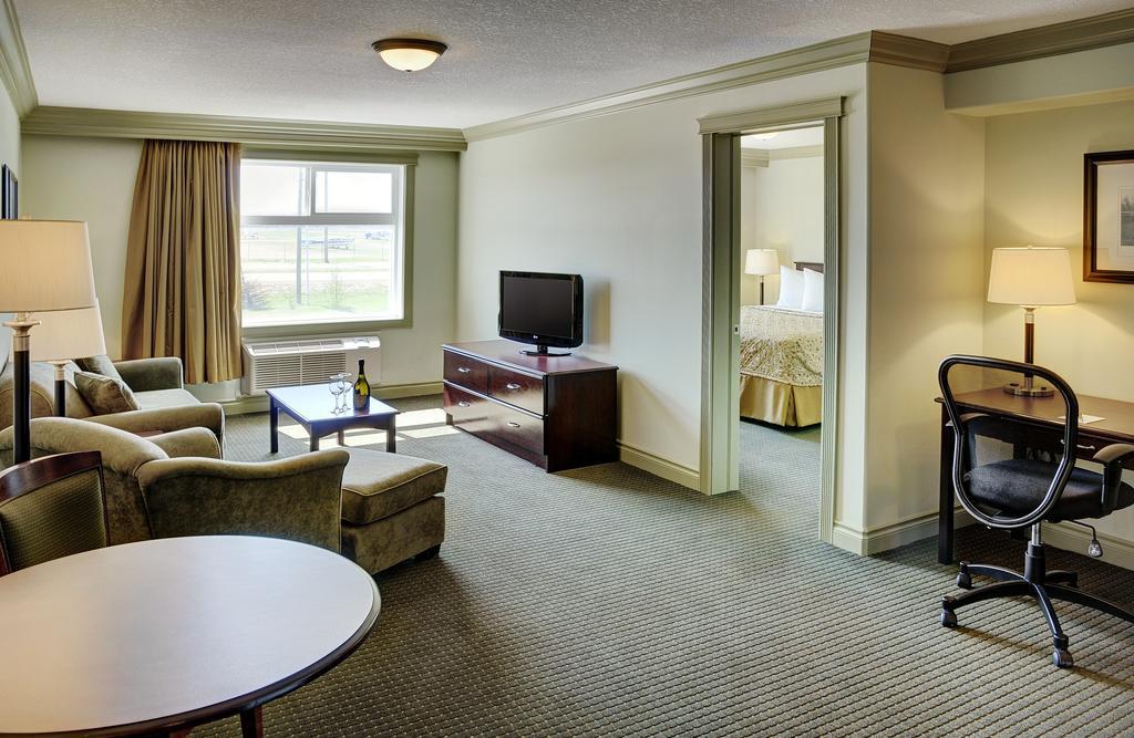 Chateau Nova Hotel Fort Mcmurray Pokój zdjęcie
