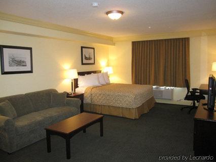 Chateau Nova Hotel Fort Mcmurray Pokój zdjęcie