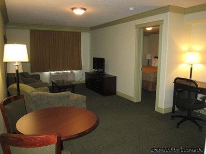 Chateau Nova Hotel Fort Mcmurray Pokój zdjęcie